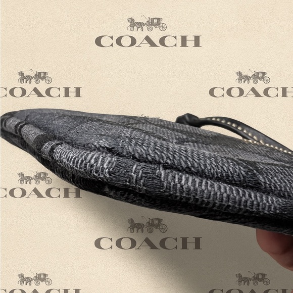 β¨ COACH Black Signature Jacquard Wristlet | EUC | MSRP $98 β¨ - Picture 3 of 7